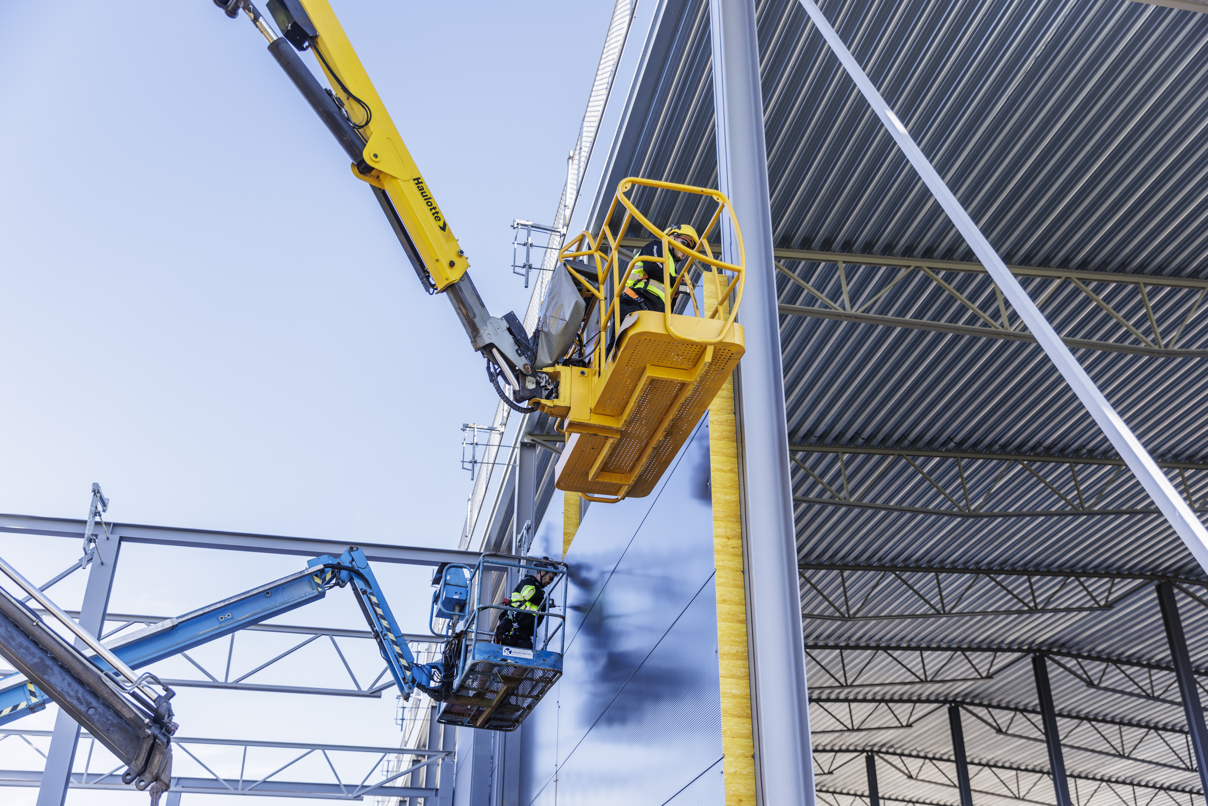 7 Montering fasadpanel fossilfritt stål Foto Stefan Olsson